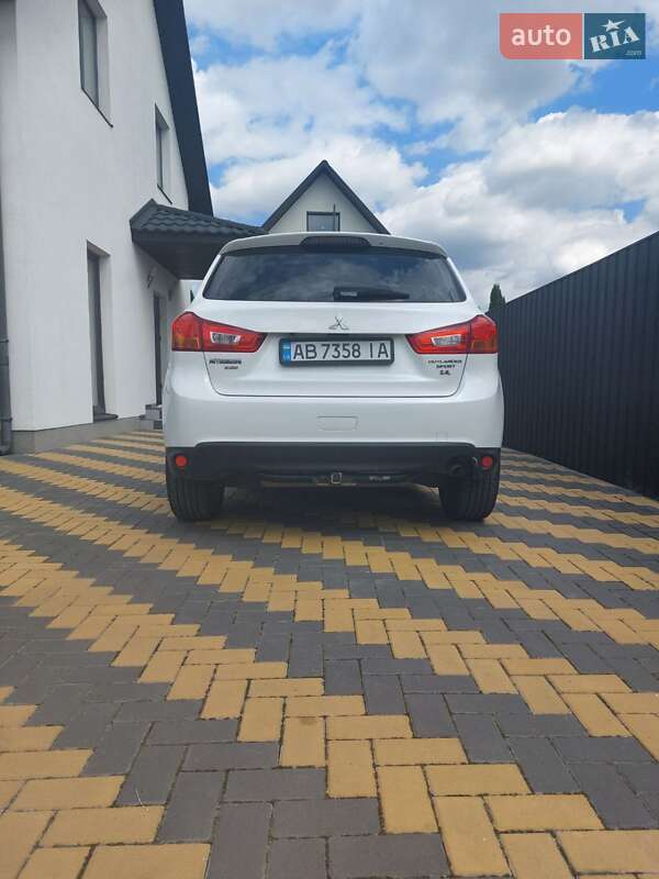 Внедорожник / Кроссовер Mitsubishi Outlander Sport 2015 в Луцке