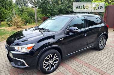 Позашляховик / Кросовер Mitsubishi Outlander Sport 2017 в Запоріжжі