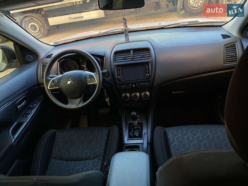 Позашляховик / Кросовер Mitsubishi Outlander Sport 2020 в Івано-Франківську