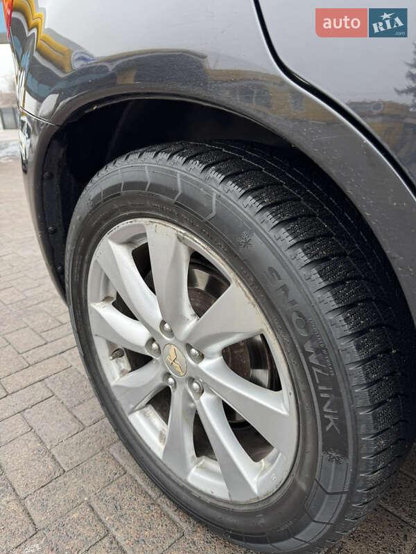 Внедорожник / Кроссовер Mitsubishi Outlander Sport 2015 в Ровно
