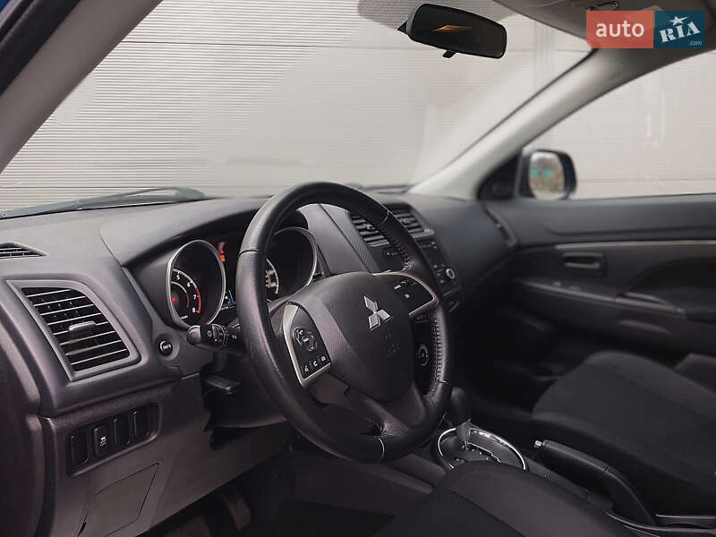 Внедорожник / Кроссовер Mitsubishi Outlander Sport 2015 в Киеве