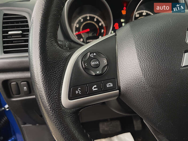 Внедорожник / Кроссовер Mitsubishi Outlander Sport 2015 в Киеве