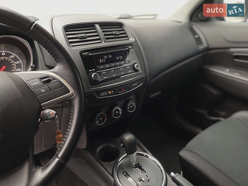 Внедорожник / Кроссовер Mitsubishi Outlander Sport 2015 в Киеве