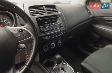 Внедорожник / Кроссовер Mitsubishi Outlander Sport 2015 в 