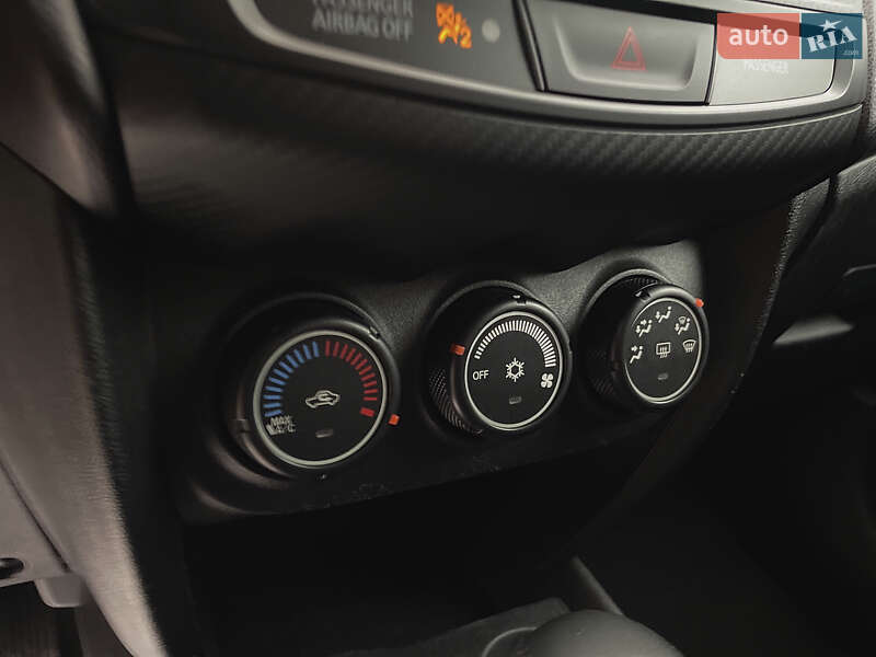 Внедорожник / Кроссовер Mitsubishi Outlander Sport 2015 в Киеве