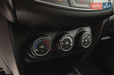 Внедорожник / Кроссовер Mitsubishi Outlander Sport 2015 в 