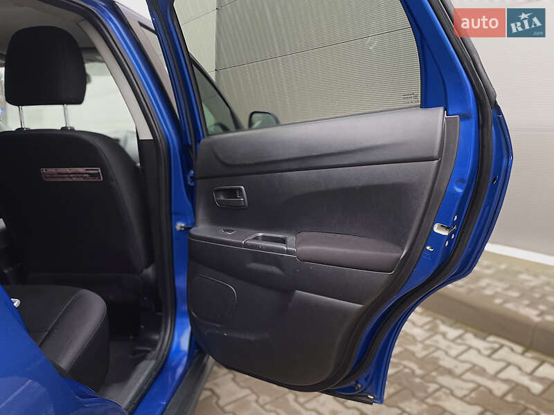 Внедорожник / Кроссовер Mitsubishi Outlander Sport 2015 в Киеве