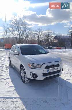 Позашляховик / Кросовер Mitsubishi Outlander Sport 2014 в Києві