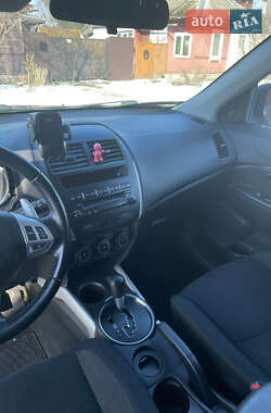 Позашляховик / Кросовер Mitsubishi Outlander Sport 2013 в 