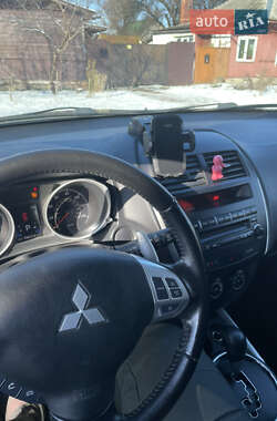 Позашляховик / Кросовер Mitsubishi Outlander Sport 2013 в 