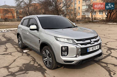 Позашляховик / Кросовер Mitsubishi Outlander Sport 2019 в 