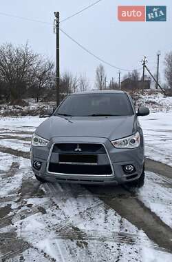 Позашляховик / Кросовер Mitsubishi Outlander Sport 2011 в 