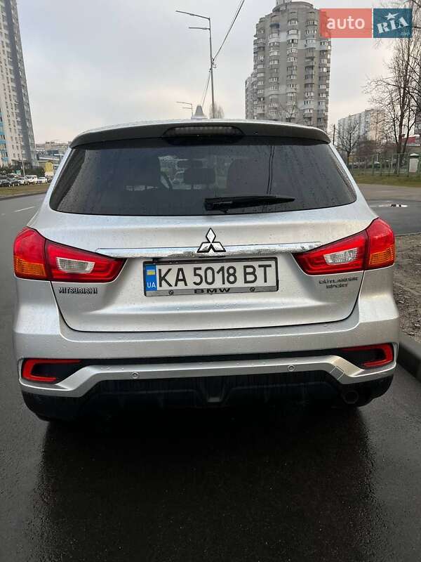 Внедорожник / Кроссовер Mitsubishi Outlander Sport 2018 в Киеве