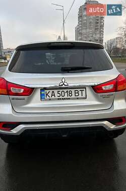Внедорожник / Кроссовер Mitsubishi Outlander Sport 2018 в 