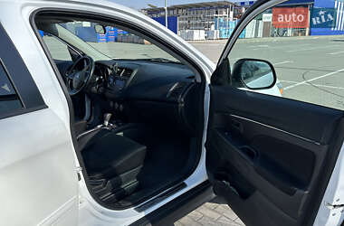 Внедорожник / Кроссовер Mitsubishi Outlander Sport 2015 в 