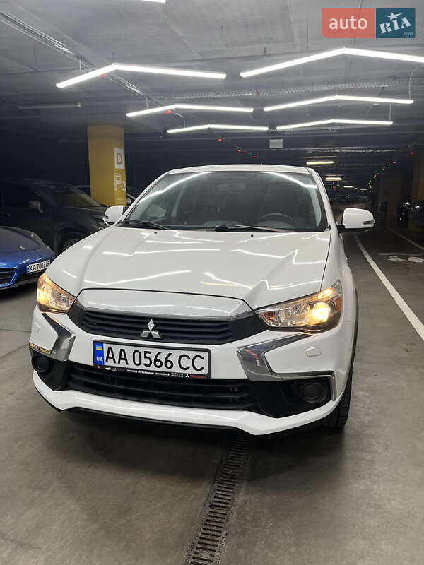 Позашляховик / Кросовер Mitsubishi Outlander Sport 2016 в Києві