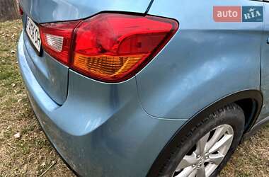 Внедорожник / Кроссовер Mitsubishi Outlander Sport 2013 в 