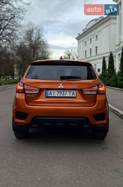 Внедорожник / Кроссовер Mitsubishi Outlander Sport 2022 в 
