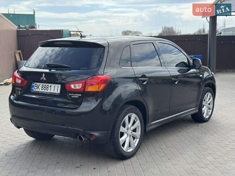 Внедорожник / Кроссовер Mitsubishi Outlander Sport 2015 в Ровно