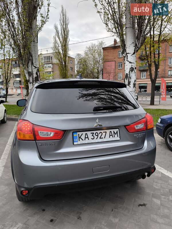 Внедорожник / Кроссовер Mitsubishi Outlander Sport 2016 в Кривом Роге