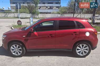 Позашляховик / Кросовер Mitsubishi Outlander Sport 2014 в 