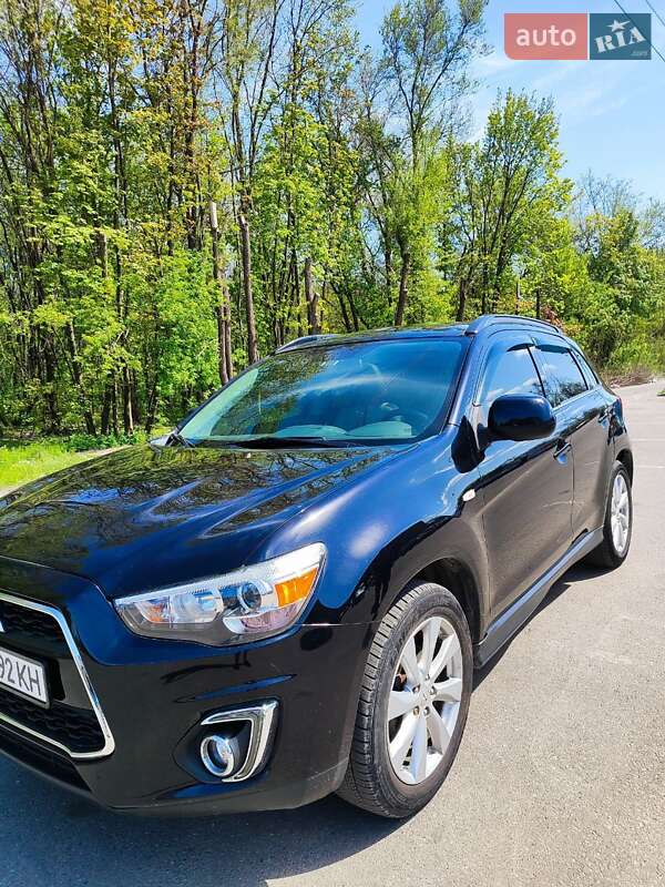 Внедорожник / Кроссовер Mitsubishi Outlander Sport 2013 в 