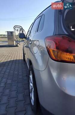 Внедорожник / Кроссовер Mitsubishi Outlander Sport 2012 в 