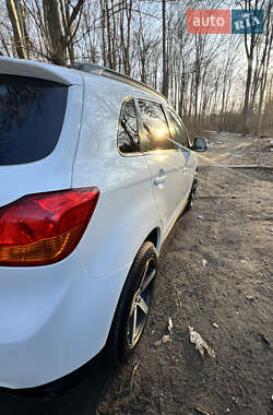 Позашляховик / Кросовер Mitsubishi Outlander Sport 2014 в 