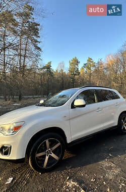 Позашляховик / Кросовер Mitsubishi Outlander Sport 2014 в 