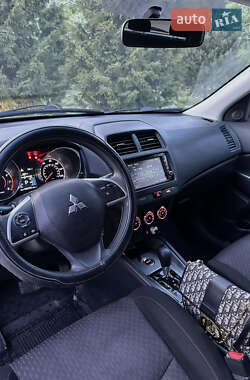 Позашляховик / Кросовер Mitsubishi Outlander Sport 2017 в 
