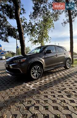 Позашляховик / Кросовер Mitsubishi Outlander Sport 2018 в 