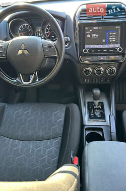 Позашляховик / Кросовер Mitsubishi Outlander Sport 2020 в 