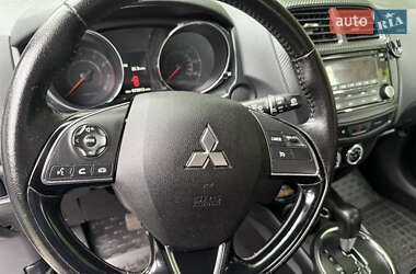 Позашляховик / Кросовер Mitsubishi Outlander Sport 2016 в 