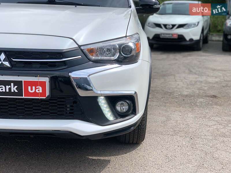 Внедорожник / Кроссовер Mitsubishi Outlander Sport 2018 в Виннице