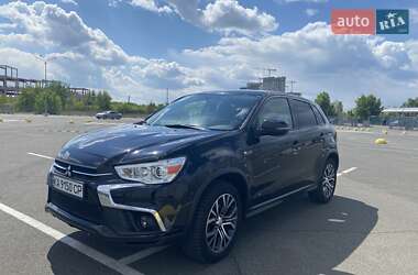Позашляховик / Кросовер Mitsubishi Outlander Sport 2017 в 
