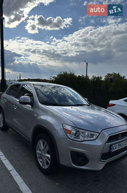 Позашляховик / Кросовер Mitsubishi Outlander Sport 2013 в 