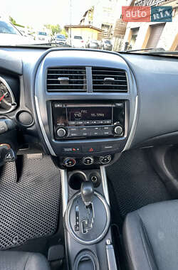Позашляховик / Кросовер Mitsubishi Outlander Sport 2013 в 