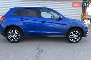 Внедорожник / Кроссовер Mitsubishi Outlander Sport 2017 в 