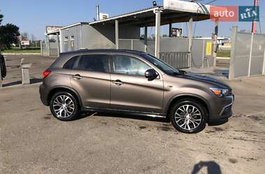 Позашляховик / Кросовер Mitsubishi Outlander Sport 2018 в 