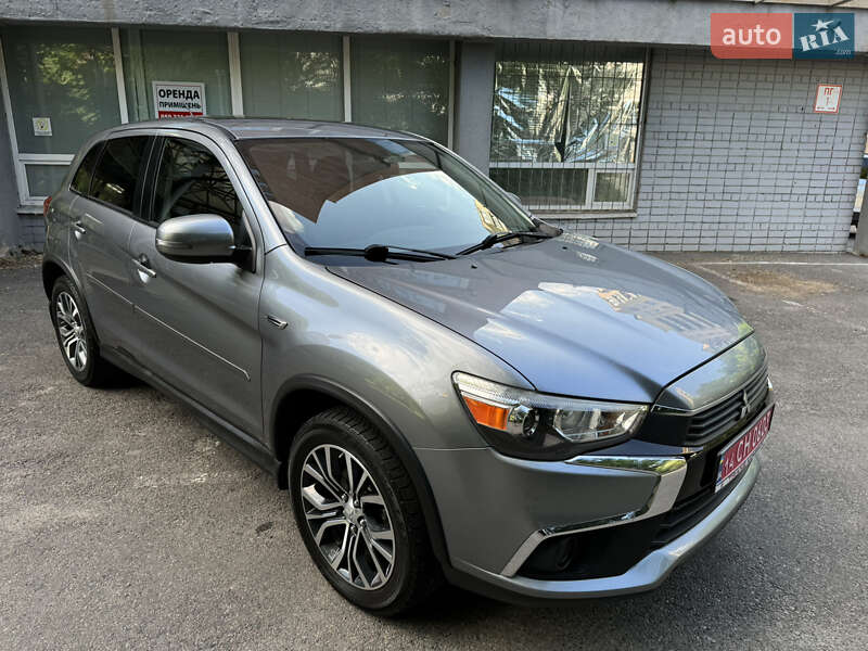 Внедорожник / Кроссовер Mitsubishi Outlander Sport 2016 в 