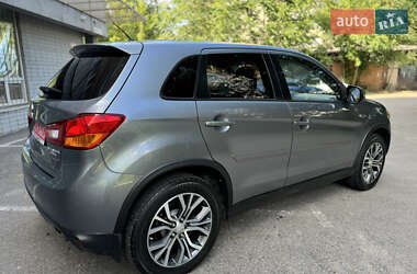 Внедорожник / Кроссовер Mitsubishi Outlander Sport 2016 в 