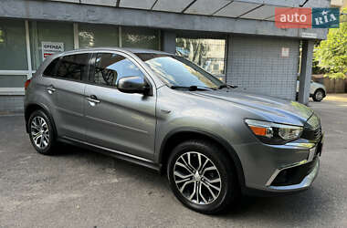 Внедорожник / Кроссовер Mitsubishi Outlander Sport 2016 в 