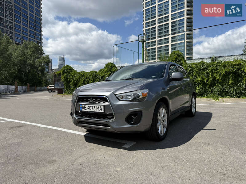 Внедорожник / Кроссовер Mitsubishi Outlander Sport 2015 в 