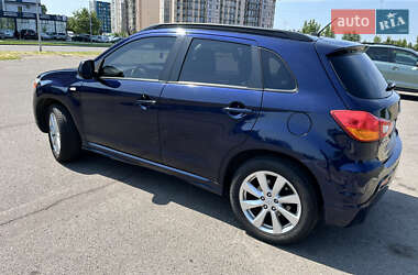 Внедорожник / Кроссовер Mitsubishi Outlander Sport 2012 в 