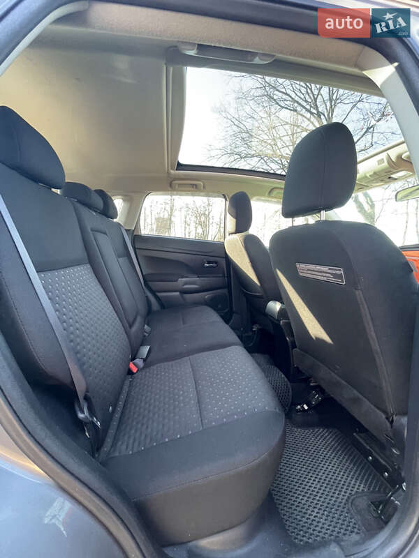 Внедорожник / Кроссовер Mitsubishi Outlander Sport 2011 в Звенигородке