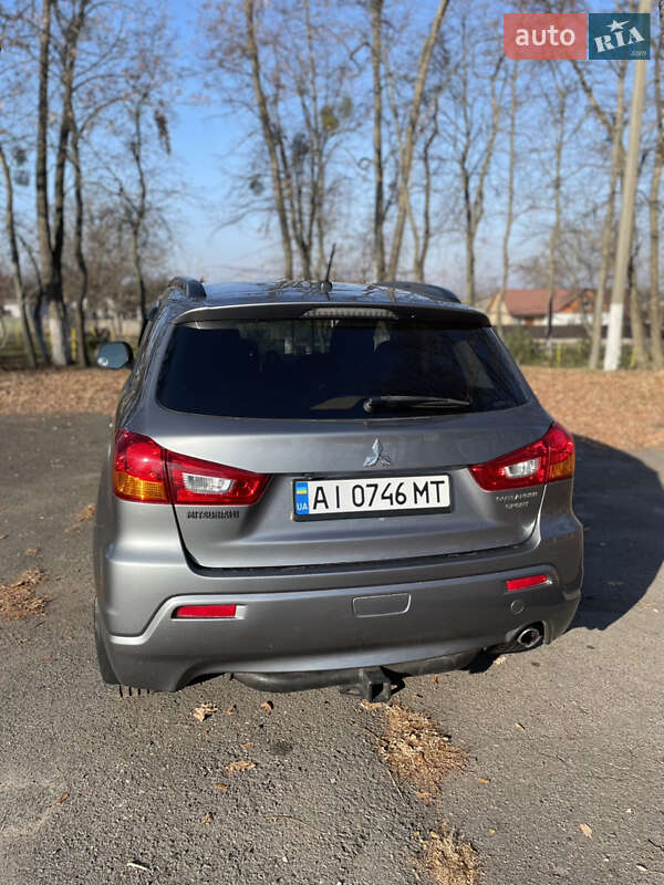 Внедорожник / Кроссовер Mitsubishi Outlander Sport 2011 в Звенигородке