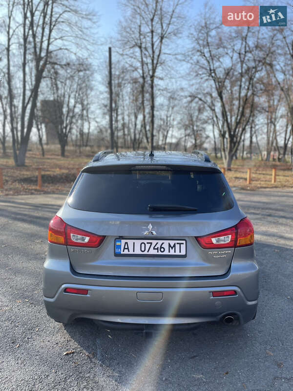 Внедорожник / Кроссовер Mitsubishi Outlander Sport 2011 в Звенигородке