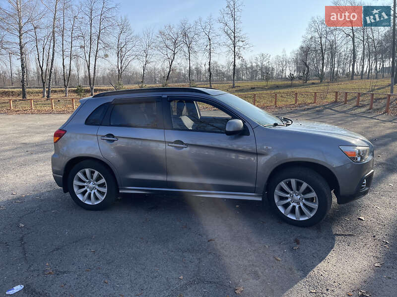 Внедорожник / Кроссовер Mitsubishi Outlander Sport 2011 в Звенигородке