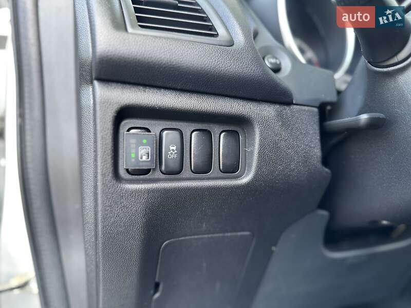 Внедорожник / Кроссовер Mitsubishi Outlander Sport 2015 в Днепре