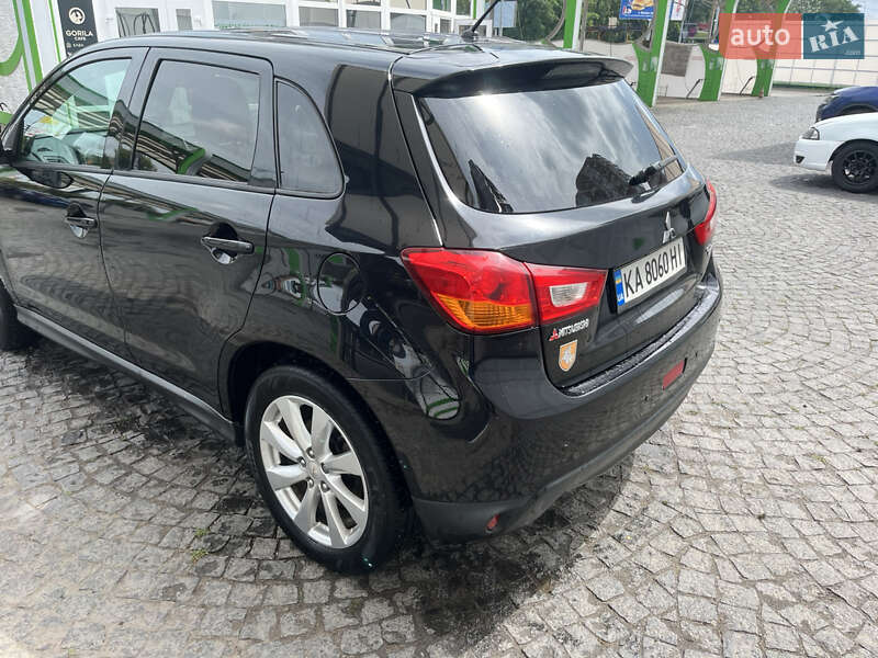 Внедорожник / Кроссовер Mitsubishi Outlander Sport 2015 в Бобрике